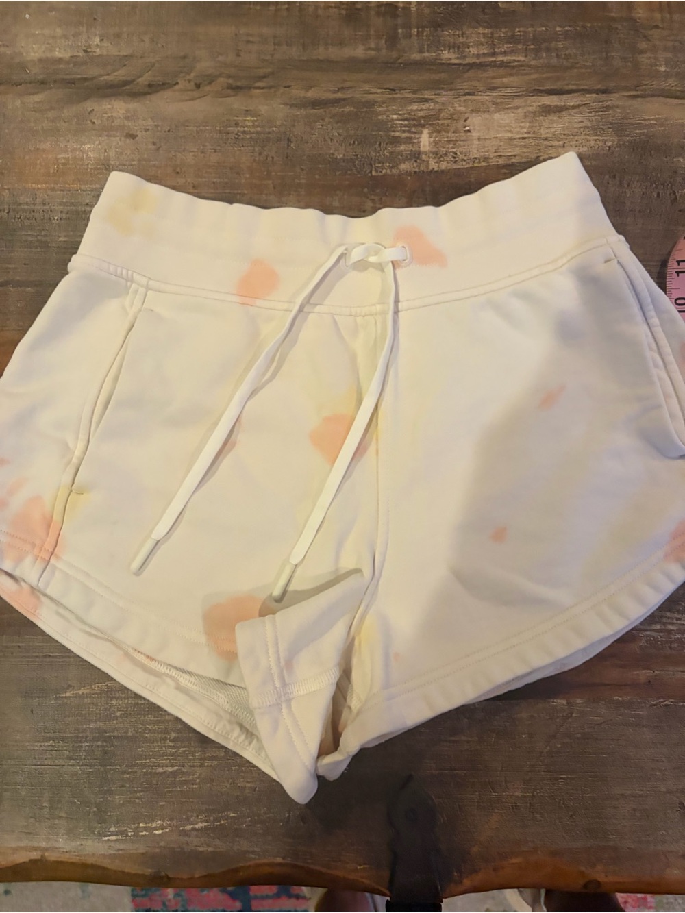 Lululemon inner glow Women’s Cream Tie-Dye Lounge Shorts with Drawstring Sz 4